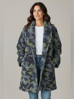 Susan Graver Weekend
Reversible Camo Sherpa Coat